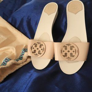 Sz. 11 Tory Burch Cream/Beige Sandals (Includes Original Box)